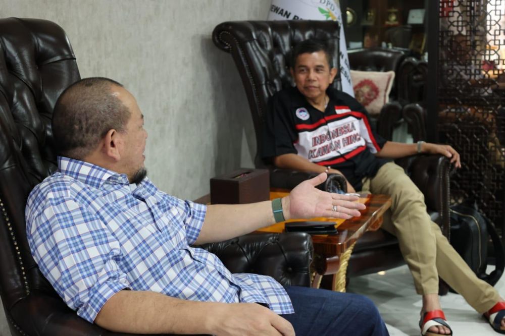 Ketua DPD RI dan Hinca Pandjaitan Reuni PSSI