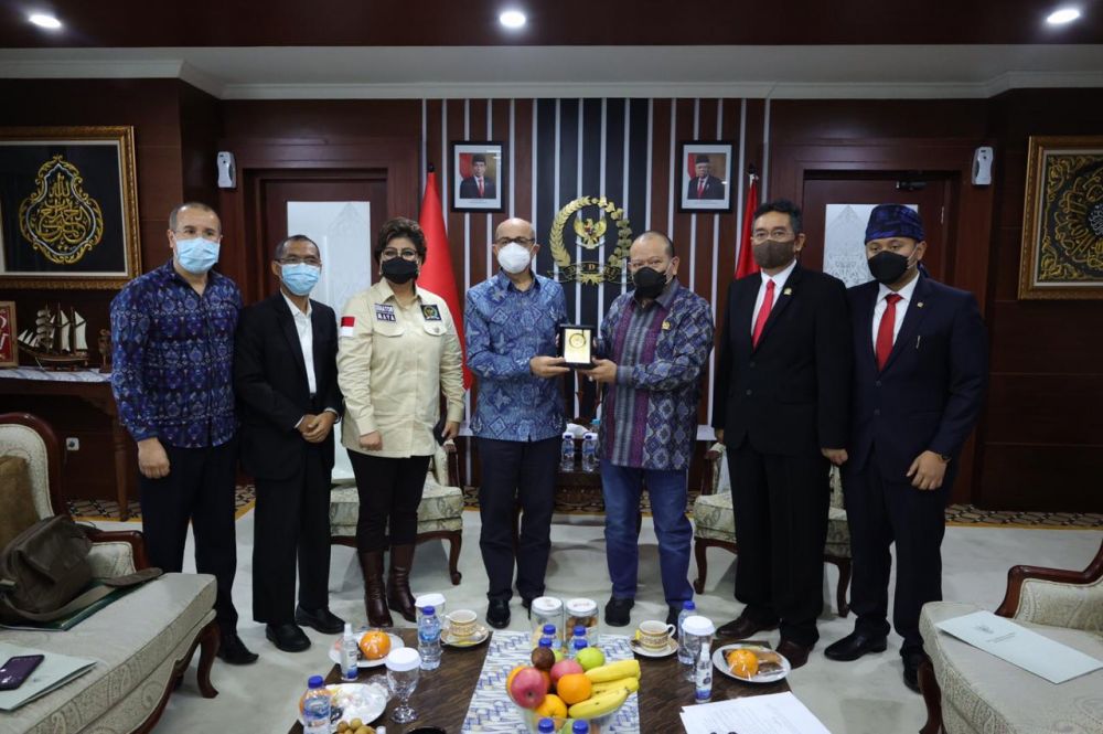 Ketua DPD RI saat menerima tamu Duta Besar Kerajaan Maroko untuk Indonesia, Ouadia Benabdellah, di kantor DPD, Senayan, Jakarta, Kamis (3/6/2021)