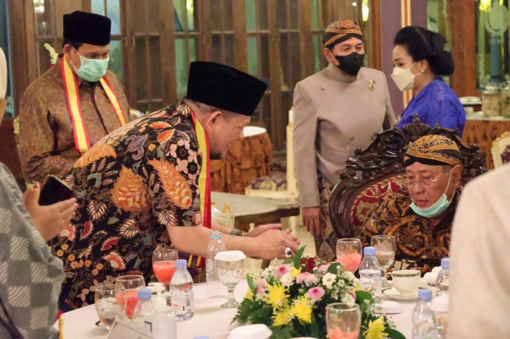 Ketua DPD RI saat berkunjung ke Sri Susuhunan Paku Buwono XIII di Keraton Surakarta Hadiningrat, Jumat (4/6/2021)