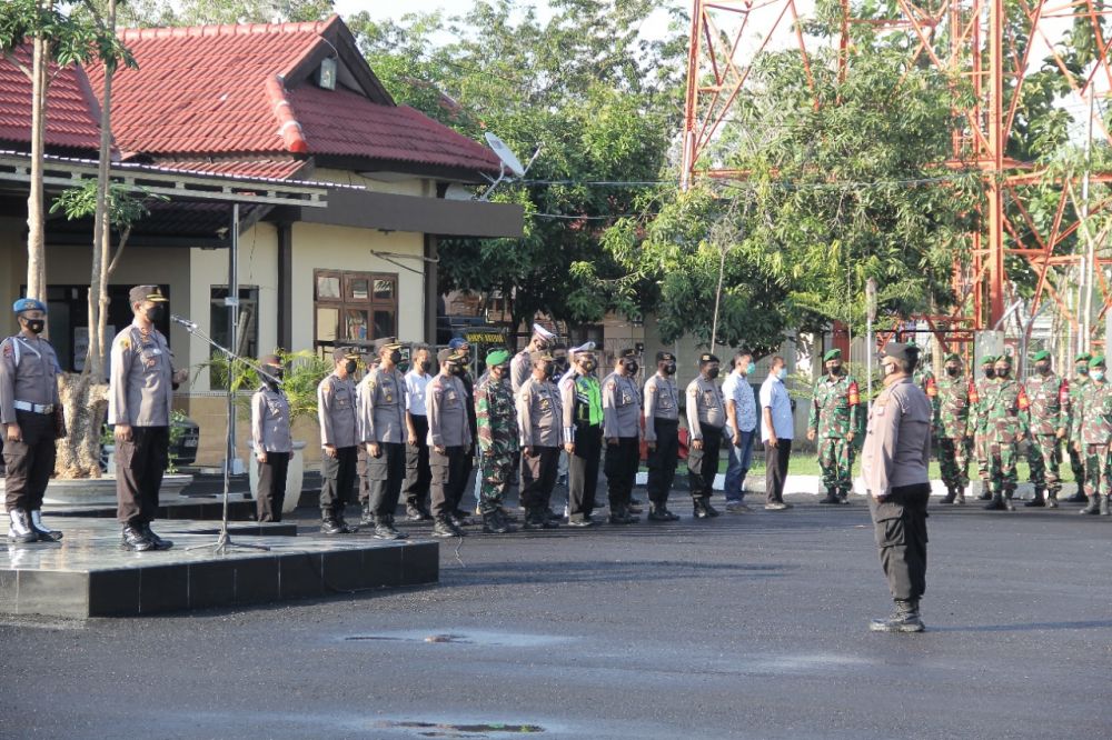 TNI-POLRI, Pemkab Sampang Bersama Jaga Masyarakat Dari Bahaya Covid-19