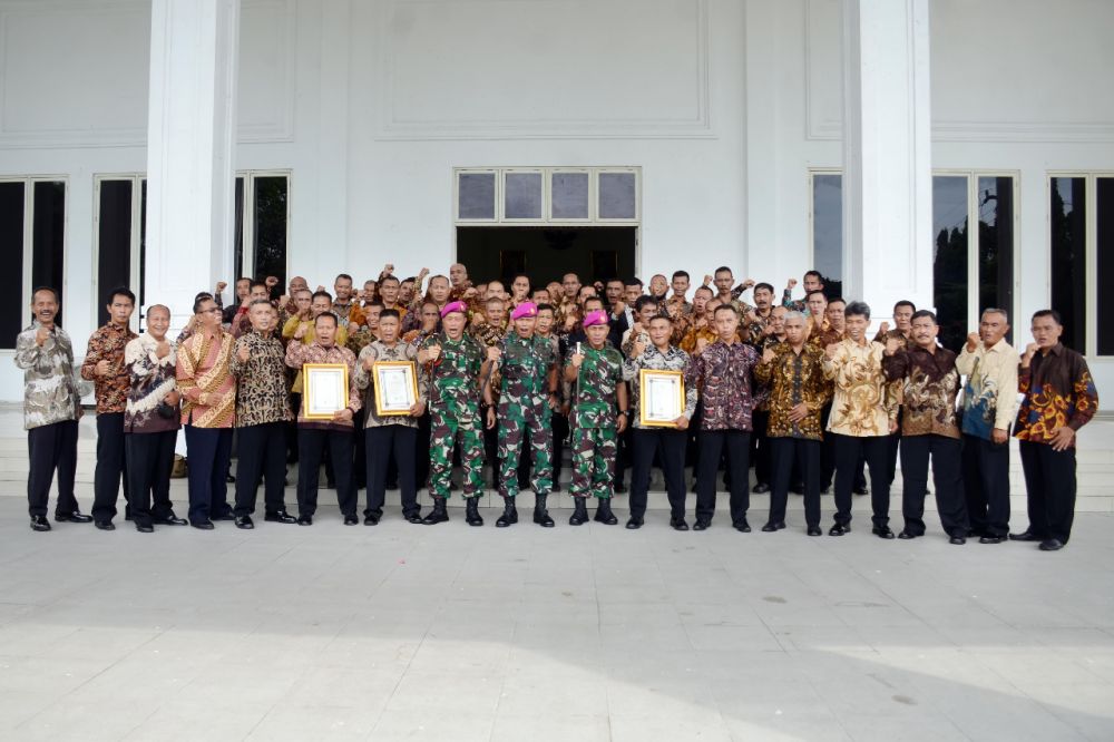 Danmenart 2 Marinir Ikuti Pemberian Piagam Penghargaan Kepada Prajurit Purna Tugas 