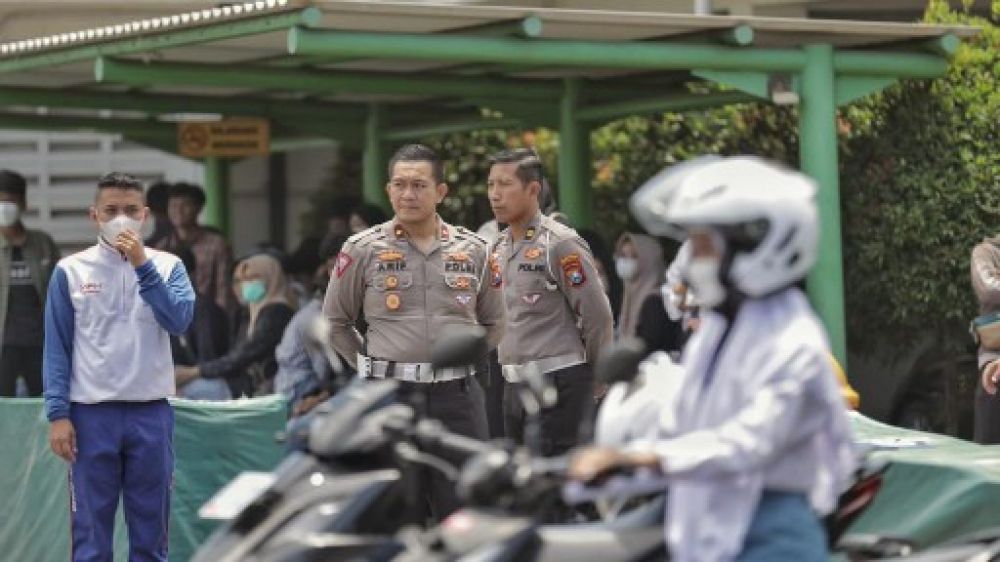 SIM Cak Tejo Goes To School, Ini Harapan Kasatlantas Polrestabes Surabaya Ke Siswa SMAN 20