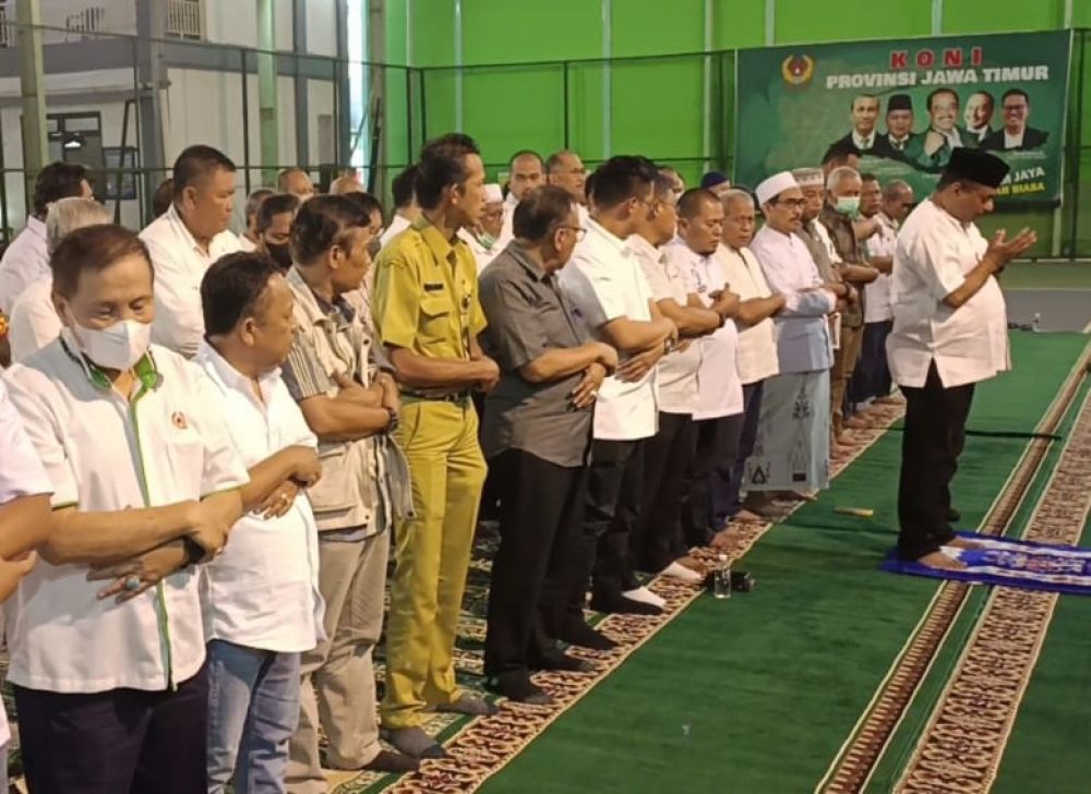 Ketua Umum KONI Jatim Muhammad Nabil Pimpin Sholat Goib Dan Doa Bersama Untuk Korban Tragedi Kanjuruhan