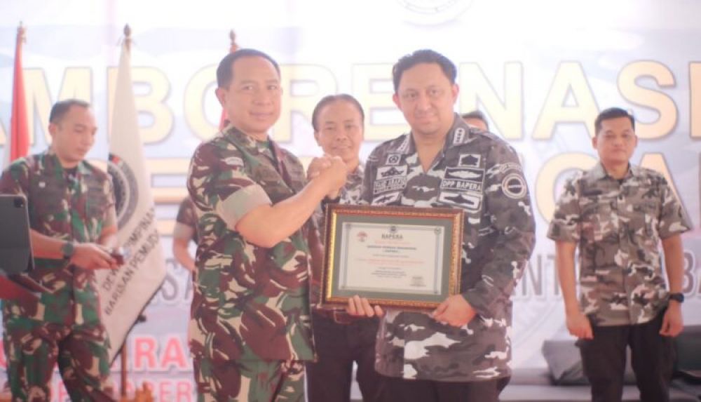 Wakasad Letjen TNI Agus Subiyanto bersama Ketum BAPERA Fahd A Rafiq