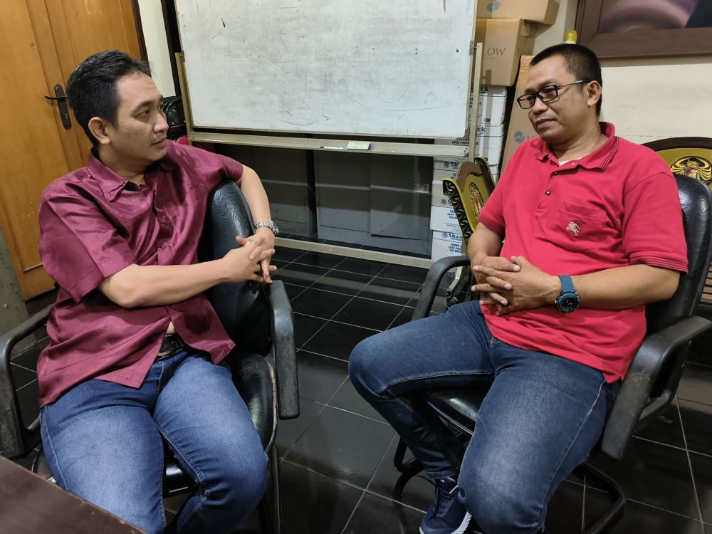 Humas Frontal Daniel Lukas Rorong (kiri)