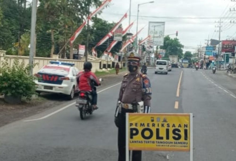 Bersama Polsek Rambipuji, Sub Unit PJR Jember Giat Razia Tertib Prokes