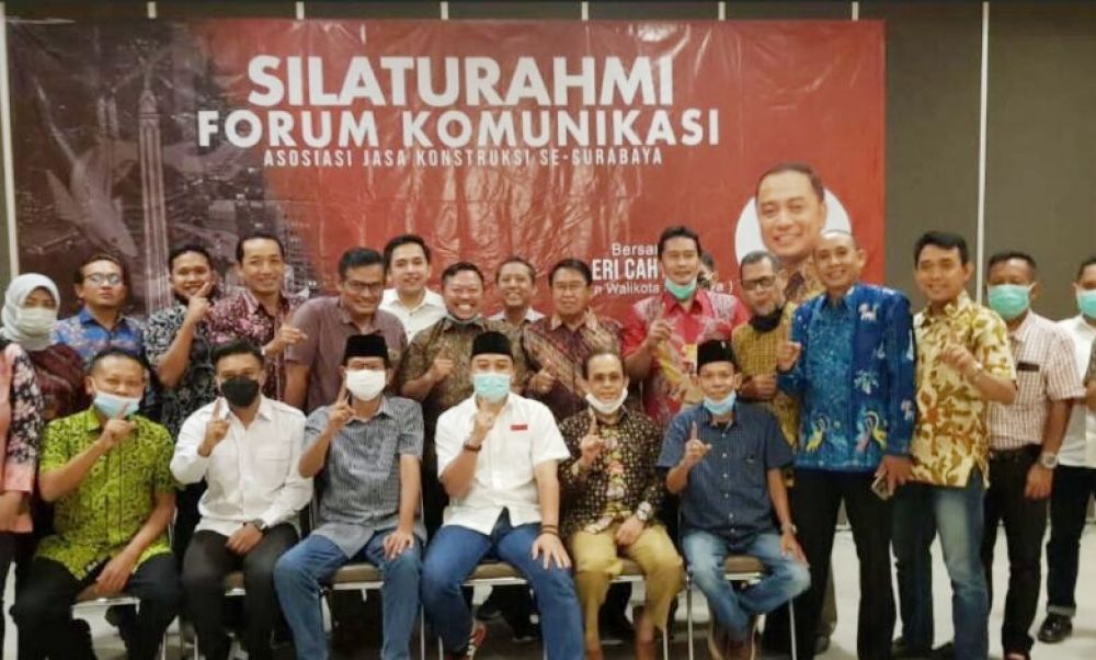 Calon wali kota Surabaya Eri Cahyadi bersama para Pengusaha Jasa Konstruksi. Foto: Istimewa