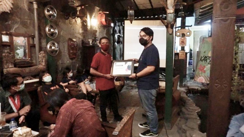 Nobar DEBAT PUBLIK Cawali Kota Surabaya Oleh KARSA Bersama Erj1
