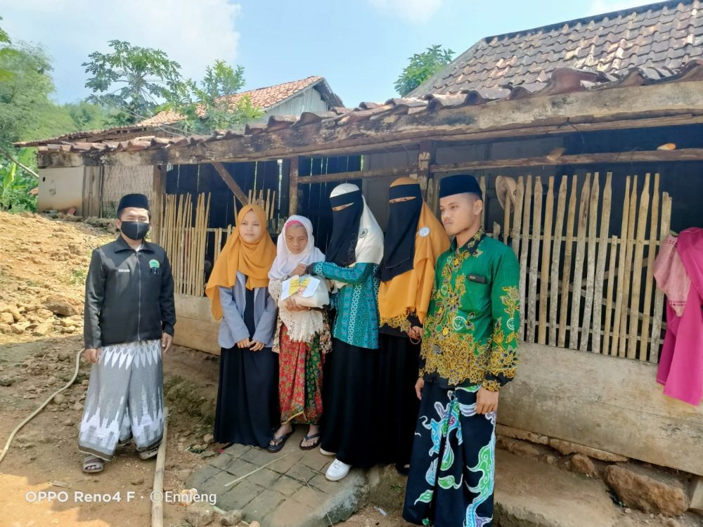 Pimpinan Anak Cabang IPNU Dan IPPNU Peduli Dhu'afa 