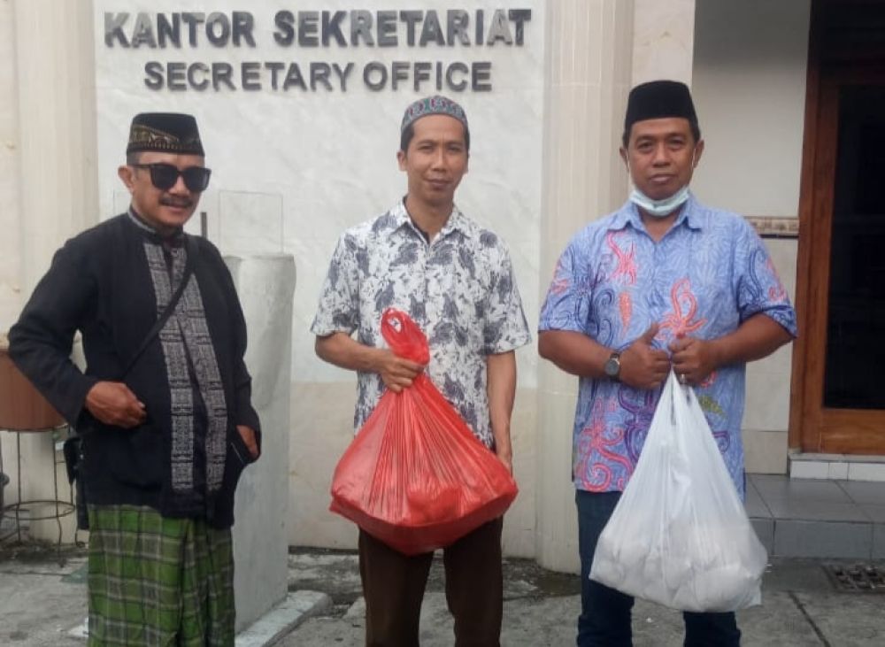 LPKAN Indonesia Bersama Lembaga Otonomnya Berbagi Takjil Ramadhan