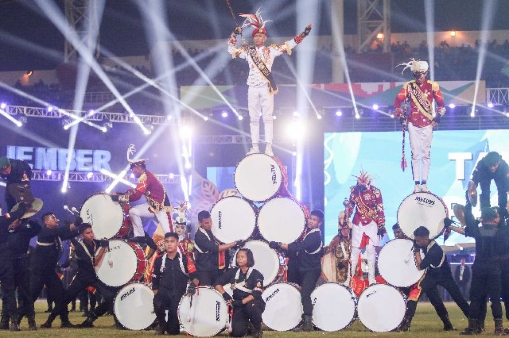 Buka Porprov 2022 di Jember Gubernur Khofifah Naik Kereta Naga