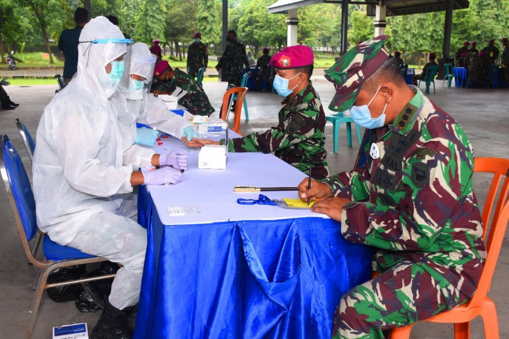 PRAJURIT RESIMEN ARTILERI 2 MARINIR ADAKAN RAPID TEST MASSAL PASMAR 2