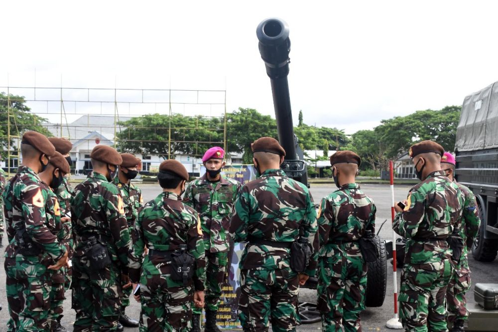 Taruna Akademi Angkatan Laut TK.I Kunjungi Material Tempur Menart 2