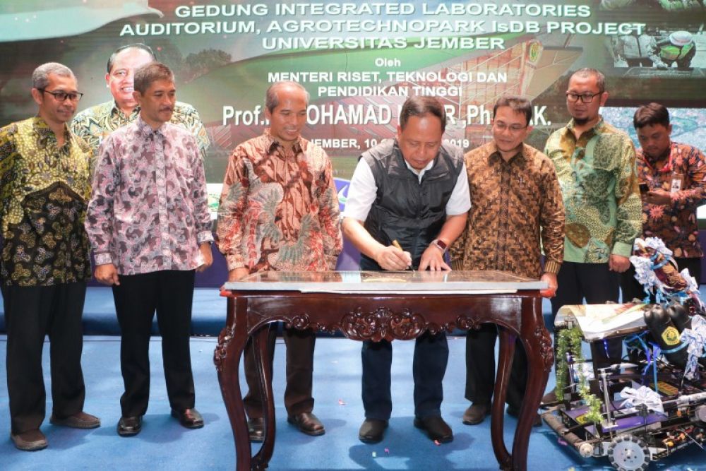 Menristekdikti Resmikan 13 Fasilitas Baru di UNEJ Tegal Boto Jember