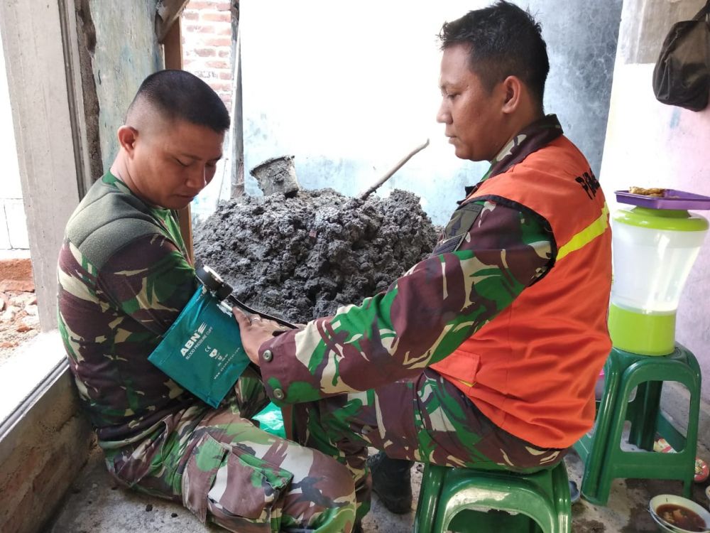 Peran Aktif  Tim Kesehatan Dalam Mendukung Satgas TMMD ke 106