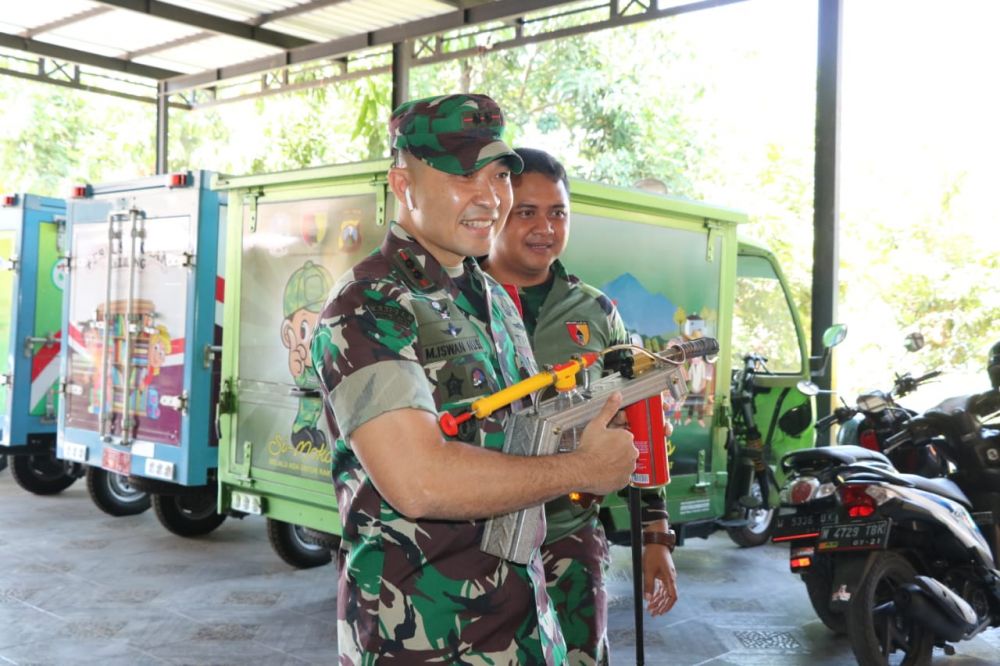 Heboh dengan Kedatangan Senjata Pemusnah Nyamuk Satgas TMMD Ke 106