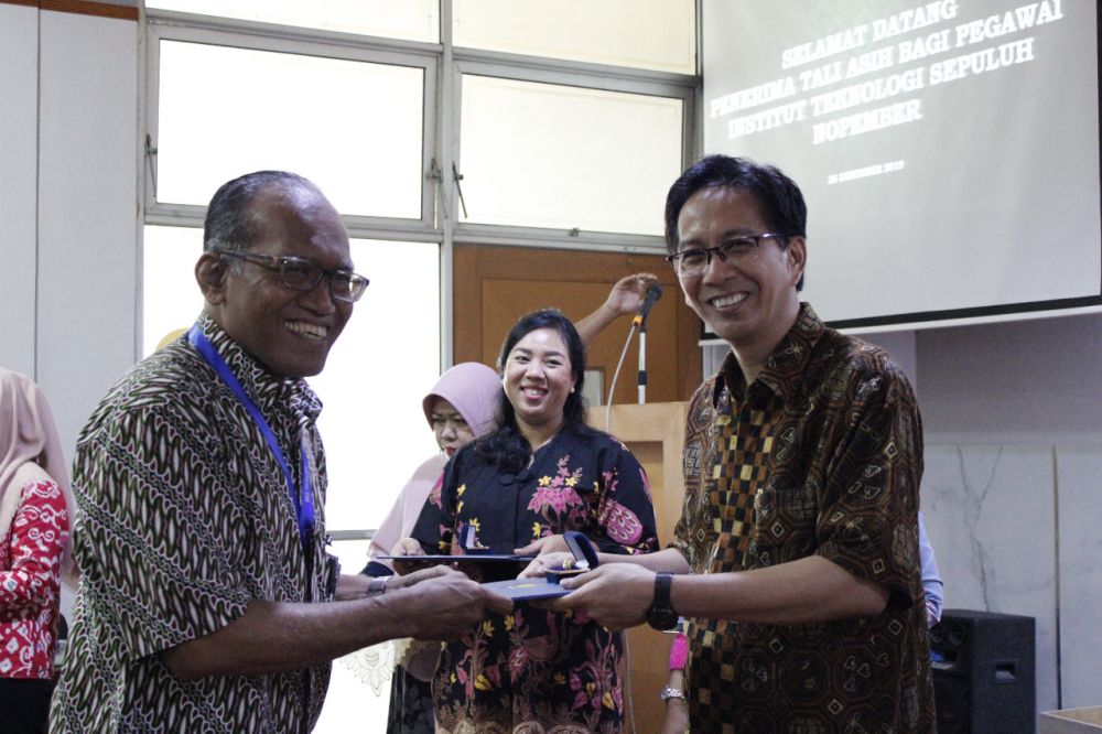 ITS Beri Tali Asih bagi 63 Dosen dan Tendik Purnatugas