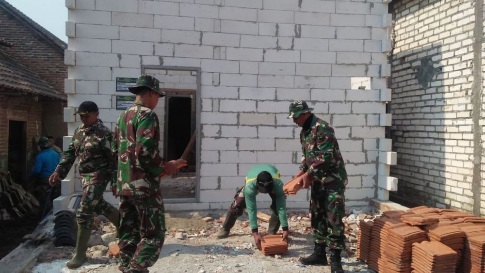 Kodim Sidoarjo Bangun Rumah Tidak Layak Huni