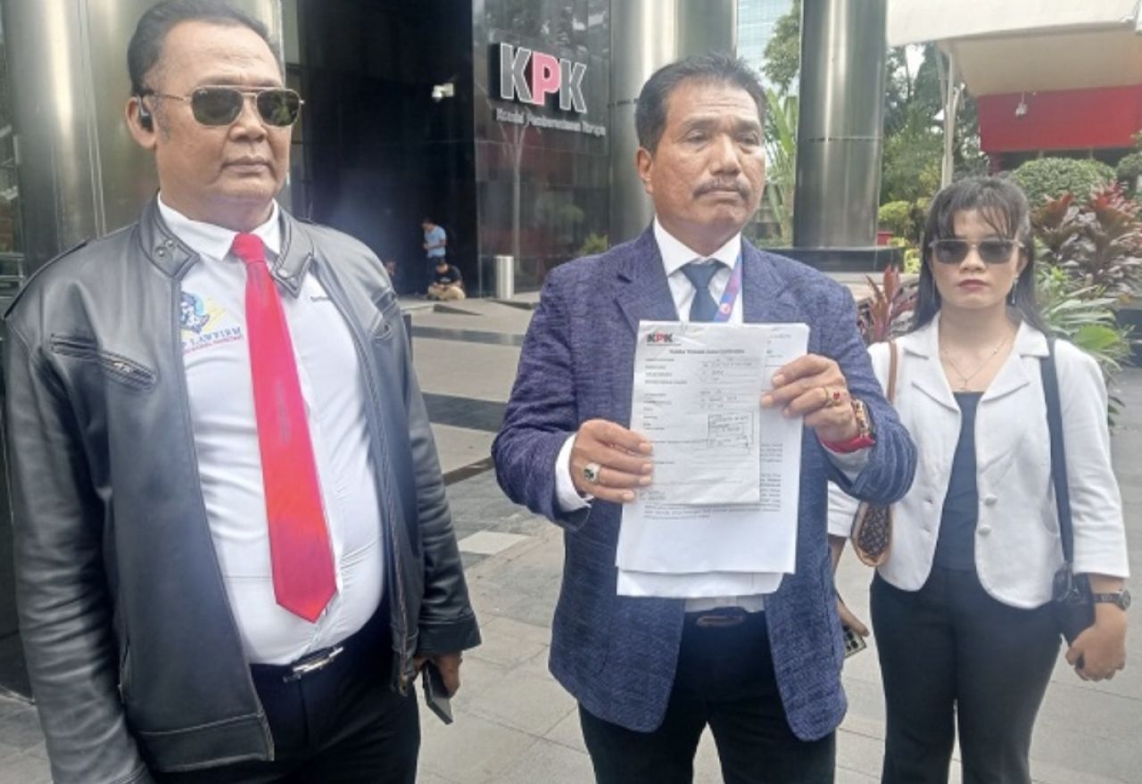 Ketua Umum LITPK Bambang Sibagarian (kiri) bersama  Sekretaris Jenderal LITPK Hotlan Parlauangan Silaen