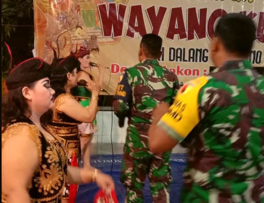 TMMD ke 106 Ramaikan Acara Ruwah Desa Kupang Dengan Wayang Kulit