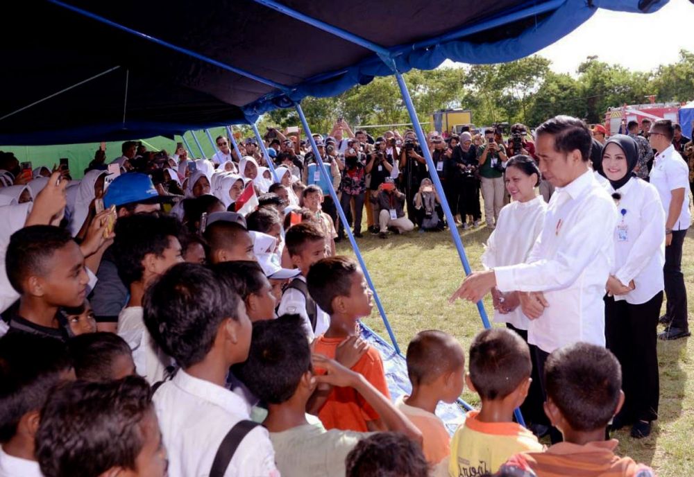 Kunjungi Korban Gempa, Jokowi Janji Selesaikan Huntap